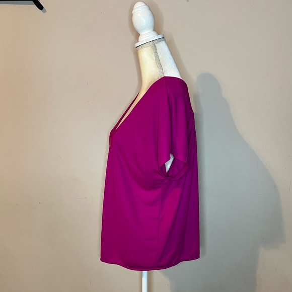 ⭐️Ann Taylor V-Neck  Top - Picture 3 of 7